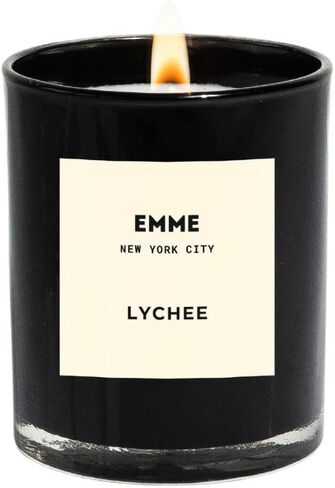 وعاء شموع معطرة من EMME NYC - زجاج أسود، الصويا، طبيعي، غير سام، آمن للحيوانات الأليفة، وقت حرق يصل إلى 60 ساعة، فتيل خشبي، رائحة قوية، لم يتم الإساءة إلى الحيوانات لتصنيعه، 10 أونصة - شموع معطرة بأفضل رائحة (ليتشي) in Kuwait