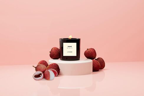 وعاء شموع معطرة من EMME NYC - زجاج أسود، الصويا، طبيعي، غير سام، آمن للحيوانات الأليفة، وقت حرق يصل إلى 60 ساعة، فتيل خشبي، رائحة قوية، لم يتم الإساءة إلى الحيوانات لتصنيعه، 10 أونصة - شموع معطرة بأفضل رائحة (ليتشي) in Kuwait