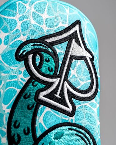 غطاء رأس Pins & Aces Kraken - غطاء رأس كلاسيكي ممتاز مصنوع يدويًا بطابع Kraken - غطاء نادي جولف مضحك بجودة عالية - قم بتصميم حقيبة الجولف الخاصة بك وتخصيصها in Saudi Arabia