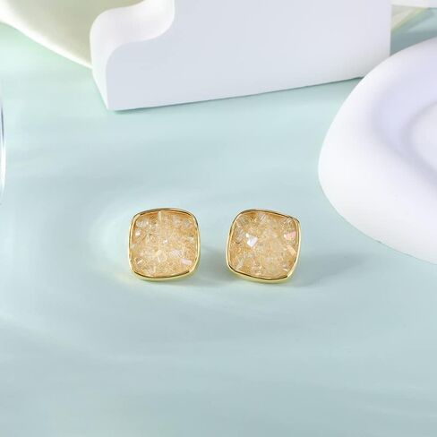 أقراط PHNIBIRD ذهبية مربعة الشكل من الكريستال الطبيعي للنساء أقراط هندسية لامعة رقيقة للفتيات للمواعدة أو الارتداء اليومي in Kuwait