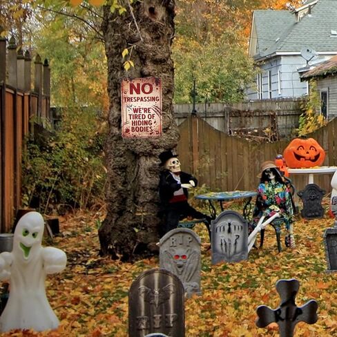 Halloween Signs, 11.8x7.8In No Trespassing We'Re Tired Of Hiding The Bodies Scary Warning Sign Funny Metal Tin Sign for Home Yard Wall Plaque Halloween Party Decorations Haunted House Props in Saudi Arabia