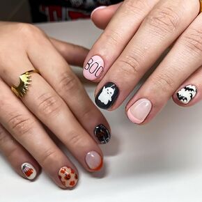 24 Pcs Short Press on Nails Square Black Fake Nails Halloween Skull Stick on Nails with Designs Glossy Full Cover False Nails for Women Girls Halloween Nails