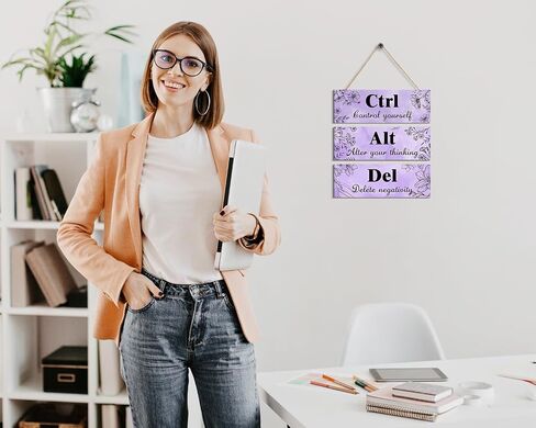 Ctrl Alt Del ديكور جدار مكتب ملهم للمرأة، أرجواني مكتب جدار الفن الخشبي معلق مع اقتباسات إيجابية للفتيات النساء ديكور جدار المنزل (أرجواني) in Saudi Arabia