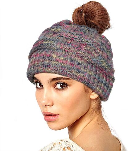 قبعة صغيرة على شكل كعكة فوضوية على شكل ذيل حصان، قبعة متماسكة بنقاط ملونة للنساء والفتيات في الشتاء in Kuwait