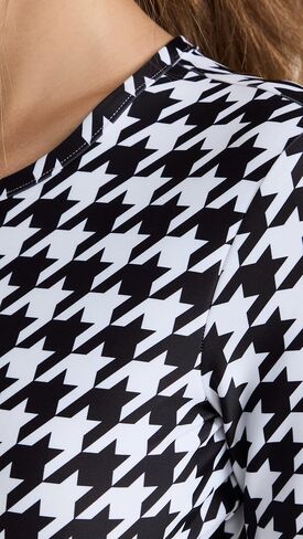 بدلة سباحة نسائية طويلة الأكمام من Rash Guard in Saudi Arabia