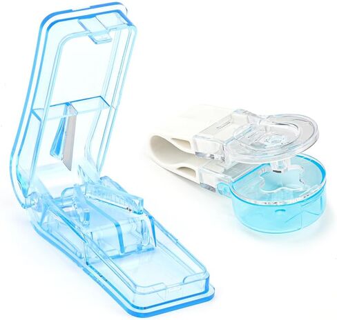 قطعتين محمولة لأخذ حبوب الدواء وقطاعة حبوب الدواء، 2023 جديد لأخذ حبوب الدواء، قطاعة حبوب احترافية، مناسبة للأطفال وكبار السن والأشخاص الذين يعانون من صعوبة في البلع ومفاصل يد ضعيفة in Kuwait