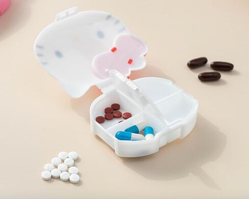 صندوق حبوب الوجه هالو كيتي - منظم الأدوية - محمول وخفيف الوزن in Kuwait