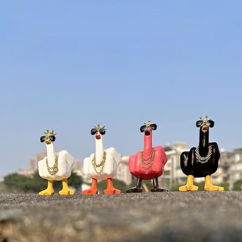 تمثال منحوتة من Finger Duck King Collectibles، تمثال راتنج بطة مضحك مع نظارات تاج صغير وقلادة، ديكور منزلي رائع، ملحقات السيارة مكتب المكتب المنزلي (الوردي والبني) in Saudi Arabia