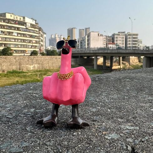 تمثال منحوتة من Finger Duck King Collectibles، تمثال راتنج بطة مضحك مع نظارات تاج صغير وقلادة، ديكور منزلي رائع، ملحقات السيارة مكتب المكتب المنزلي (الوردي والبني) in Saudi Arabia