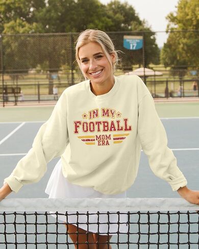 قميص كرة القدم أمي قميص Gameday من النوع الثقيل: في My Football Mom Era قميص مضحك Funday Sunday Pullover Mom Life جرافيك القمم in Kuwait