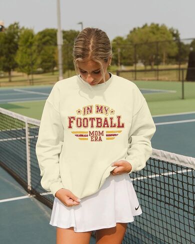 قميص كرة القدم أمي قميص Gameday من النوع الثقيل: في My Football Mom Era قميص مضحك Funday Sunday Pullover Mom Life جرافيك القمم in Kuwait