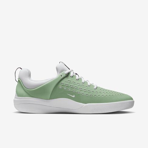 حذاء تزلج SB Zoom Nyjah 3 من Nike (DJ6130-100، أبيض/أبيض ساميت/وردي مفرط/أسود) مقاس 9 in Kuwait