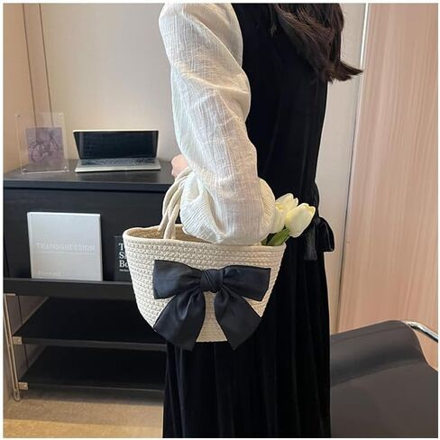 حقيبة على شكل فيونكة للنساء والفتيات حقيبة يد منسوجة على الشاطئ حقيبة صغيرة بمقبض من القش in Kuwait