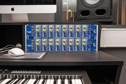 Focusrite ISA Two Classic ميكروفون أحادي مزدوج مثبت على حامل مع محدد مقاومة متغيرة وفلتر تمرير عالي لكل قناة in Kuwait