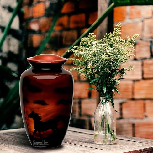 جرة جنازة صغيرة من Forever URNS مع موضوع حصان الجري المطبوع للرماد البشري للإناث والذكور | 3 متر مكعب في | صغير | بني | مصنوع يدويًا بالكامل مع صندوق حماية مخملي in Kuwait