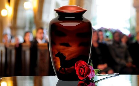 جرة جنازة صغيرة من Forever URNS مع موضوع حصان الجري المطبوع للرماد البشري للإناث والذكور | 3 متر مكعب في | صغير | بني | مصنوع يدويًا بالكامل مع صندوق حماية مخملي in Kuwait