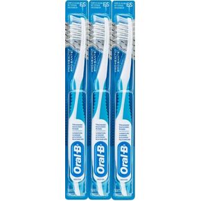 فرشاة أسنان أورال-بي كروس أكشن جنتل كلين اليدوية 35 ناعمة جدًا (ألوان مختلفة) - عبوة من 3 قطع in Kuwait