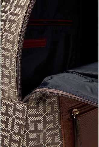 حقيبة ظهر Tommy Hilfiger Alexis II Smalldome مربعة الشكل من قماش الجاكار باللون الأسود مقاس واحد in Saudi Arabia