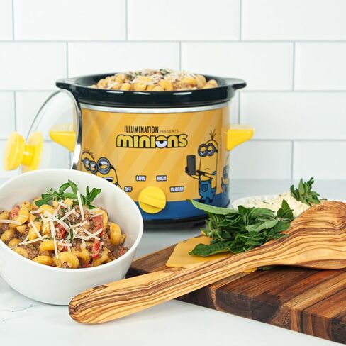 Uncanny Brands Care Bears 2qt طباخ بطيء - قم بالطهي مع شخصيات Care Bear المفضلة لديك in Kuwait