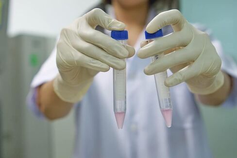 10mL Centrifuge Tubes,200 PCS Conical Tubes Sterile,Leak-Proof Screw Caps(Orange), Plastic Container with Graduated and Write Marks, Non-pyrogenic, DNase/RNase Free (2 Bag Pack) in Saudi Arabia
