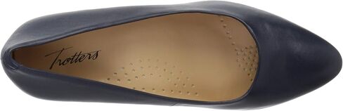 Trotters Women's Kari Pump, Black, 7.5 Wide in Saudi Arabia