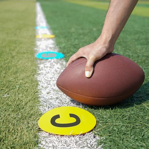 يضع رجال خط كرة القدم علامات النقطة المسطحة: الدقة والمتانة وسهولة الحمل لتعزيز التدريب in Kuwait