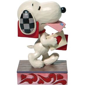 Enesco Jim Shore Peanuts Snoopy Holding Valentines Figurine, 4.75 Inch, Multicolor