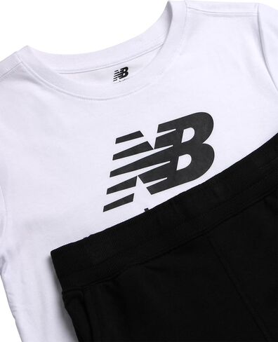 طقم الركض للأولاد من New Balance - تي شيرت جيرسيه برسومات مكونة من قطعتين وسروال الركض من الصوف - طقم ملابس رياضية للأولاد (8-20) in Kuwait
