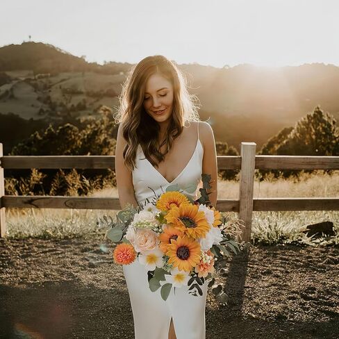 38 قطعة من باقات الزهور الاصطناعية مجموعة صناديق لتزيين حفلات الزفاف وحفلات الزفاف بألوان قوس قزح وترتيبات الزهور المزيفة لتزيين طاولات الحفلات وديكور المنزل في الأماكن المغلقة والخارجية in Kuwait