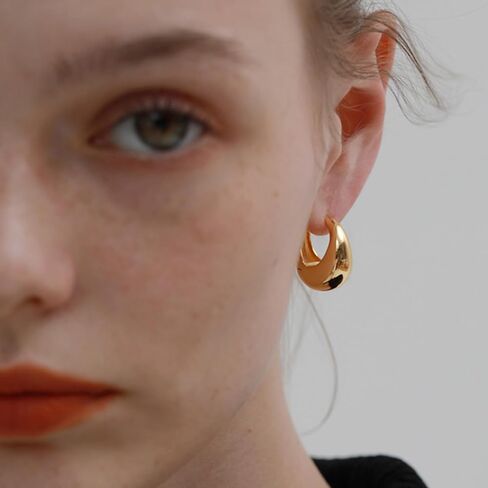 مشبك ذهبي مكتنز على أقراط دائرية للنساء أقراط مشبكية على شكل أنبوب أقراط غير مثقوبة مجوهرات عصرية in Kuwait