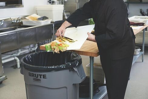 منتجات رابرميد التجارية BRUTE سلة المهملات/سلة القمامة المستديرة شديدة التحمل مع قنوات تهوية، 55 جالون، رمادي، سلة المهملات/حاوية النفايات للمنزل/المرآب/الحمام/الخارج/الممر (حزمة من 1) in Saudi Arabia