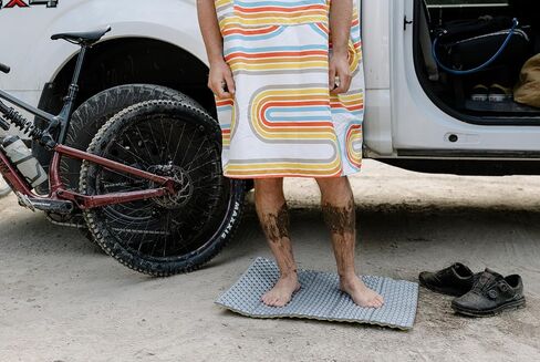 معطف تغيير بغطاء رأس من الألياف الدقيقة خفيف الوزن من PackTowl، موجة ريسو، صغير/متوسط in Kuwait