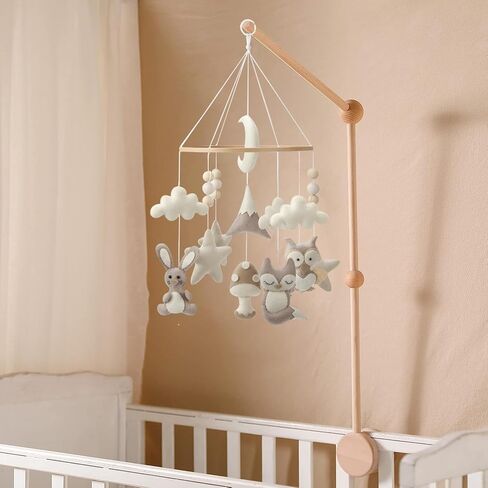 Woodland Mobile for Crib - سرير أطفال محايد مصنوع يدويًا من Woodland مع حيوانات الغابة والسحب in Kuwait