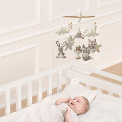 Woodland Mobile for Crib - سرير أطفال محايد مصنوع يدويًا من Woodland مع حيوانات الغابة والسحب in Kuwait