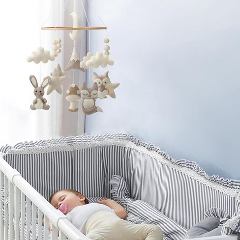 Woodland Mobile for Crib - سرير أطفال محايد مصنوع يدويًا من Woodland مع حيوانات الغابة والسحب in Kuwait