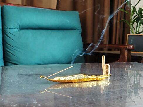 QINA Series Natural Oud Incense Sticks with a Gentle and Elegant Fragrance，Portable Dragon-Shaped Oud Incense Sticks Suit for Home, Office, Yoga, Meditation, Camping in Saudi Arabia