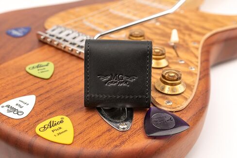 حامل اختيار الجيتار - حافظة جلدية أصلية للقيثارات الصوتية والكهربائية والباس - حقيبة آمنة للالتقاطات - هدية للاعبي الجيتار (أحمر) in Kuwait