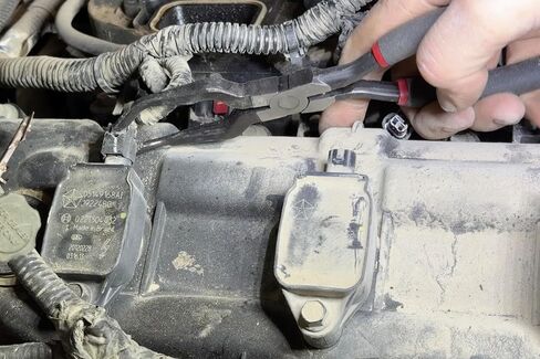 Lisle 37960 Electrical Disconnect Pliers in Saudi Arabia