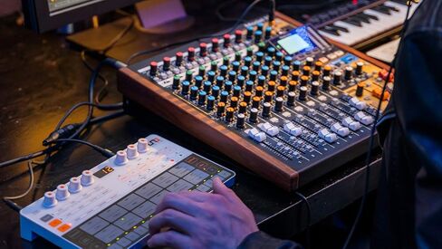 TASCAM موديل 12 - خلاط | الواجهة |  مسجل | وحدة التحكم - مجموعة الإنتاج المتكاملة in Kuwait