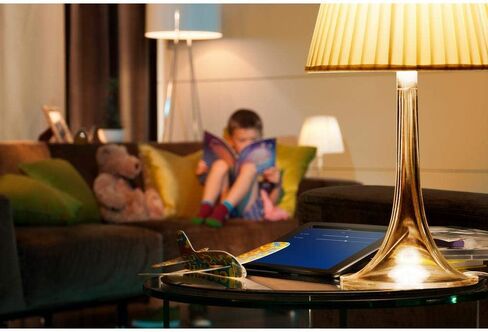لمبات Philips Hue White 4-Pack A19 60W LED الذكية القابلة للتعتيم، متوافقة مع Alexa وHomeKit وGoogle Assistant، يلزم وجود محور (سكان كاليفورنيا) in Saudi Arabia