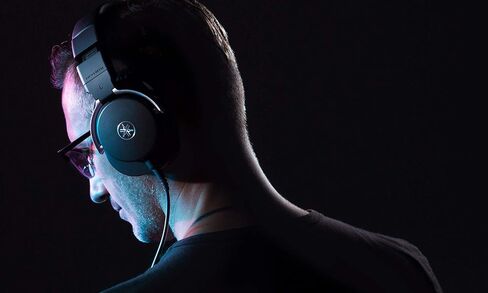 سماعات YAMAHA HPH-MT8 Studio - سماعات رأس عالية الجودة قابلة للطي مع كابل 3 أمتار (ناعم) وكابل ملفوف 1.2 متر مع قابس محول ستيريو قياسي 6.3 ملم، باللون الأسود in Saudi Arabia