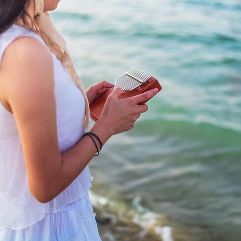 Everjoys Kalimba Thumb Piano 17 Keys، Portable Mbira Finger Piano مع حافظة واقية، كتاب الأغاني سريع التعلم، مطرقة الضبط، الكل في مجموعة واحدة (أحمر) in Kuwait