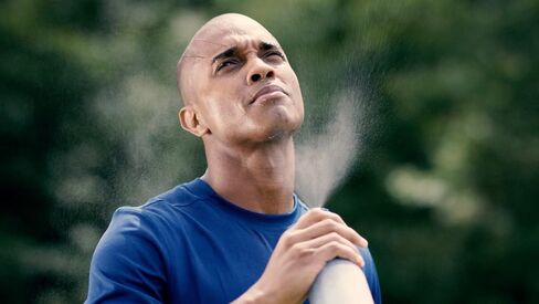 زجاجة مياه O2COOL Mist 'N Sip Misting 2 في 1 وظيفة الرذاذ والرشفة مع عدم وجود تسرب للطاقة وتدفق الطاقة وحزام سحب علوي وزجاجة مياه رياضية قابلة لإعادة الاستخدام - 24 أونصة - أزرق in Kuwait