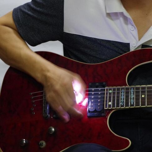 1Pc Beat Picks Light up Guitar Pick Luminous Guitar Pick,Led Guitar Pick,Ukulele Picks,Guitar Picks Medium,Dazzling Colourful Illuminated Guitar Plectrum,LED Glowing Pick Instrument Accessories in Saudi Arabia
