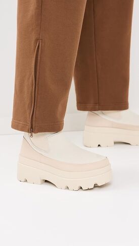 حذاء UGG للسيدات من Brisbane Chelsea in Saudi Arabia