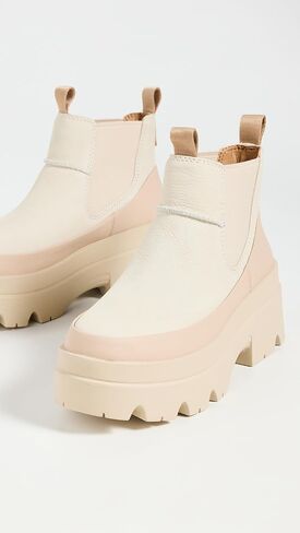 حذاء UGG للسيدات من Brisbane Chelsea in Saudi Arabia