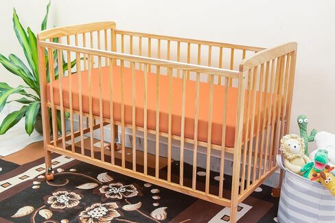 Home & Tots - ملاءة سرير ملائمة، لون موحد، ملاءة سرير من القطن العضوي لمراتب الأطفال القياسية وأسرة الأطفال (أخضر داكن) in Kuwait