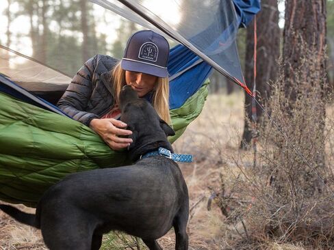 KAMMOK Bobcat 45 درجة فهرنهايت - لحاف عازل صناعي، مقاوم للماء، متين، صغير الحجم وقابل للتعبئة، بطانية تخييم داخلية/خارجية (84 بوصة × 54 بوصة) - أخضر طحلبي in Kuwait