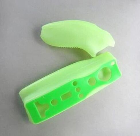 حافظة مطاطية من السيليكون وغطاء جل ناعم واقٍ لجهاز التحكم عن بعد لجهاز Wii Nunchuk Joystick من السيليكون (وردي) in Saudi Arabia