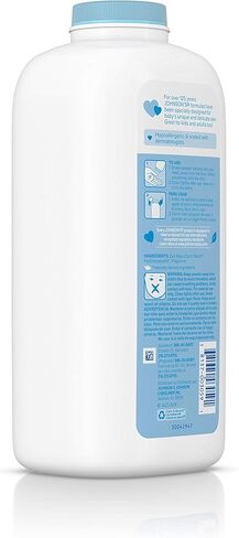 بودرة جونسون للأطفال مع نشا الذرة المشتق طبيعيًا والصبار وفيتامين E، لا تسبب الحساسية، 22 أونصة in Kuwait